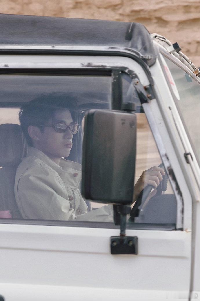 奔赴酒泉敦煌赴一场丝路之约 不莱玫为长期出行而生的设计，在丝路上更有说服力。路远