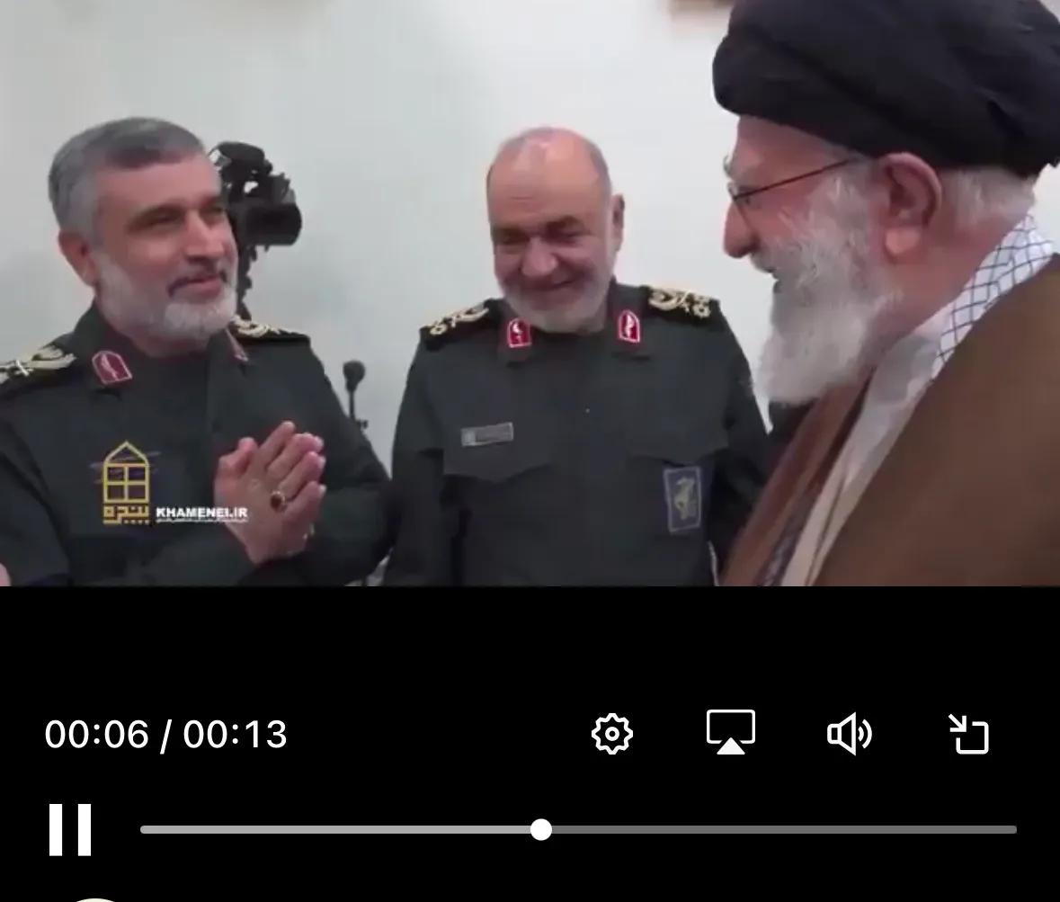 他们可以团聚在伊朗驻华使馆门前的宣传栏中了。