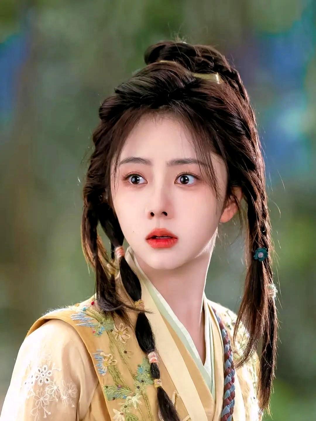 谭松韵新剧《逍遥》口碑炸了，演技争议不小啊。

她这次终于不演甜妹了，挑战的是个