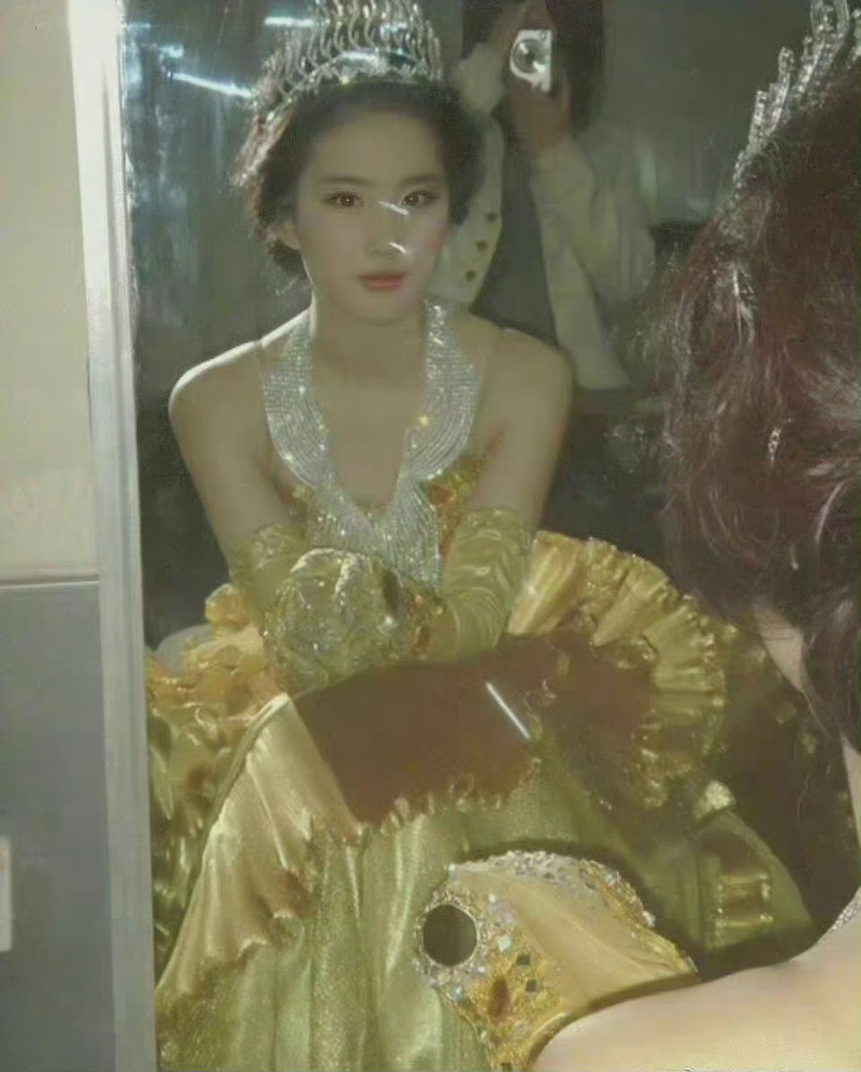 #刘亦菲是历史上首届金鹰女神# 是19岁的刘亦菲啊[哇]好美好灵，感觉真的像是希