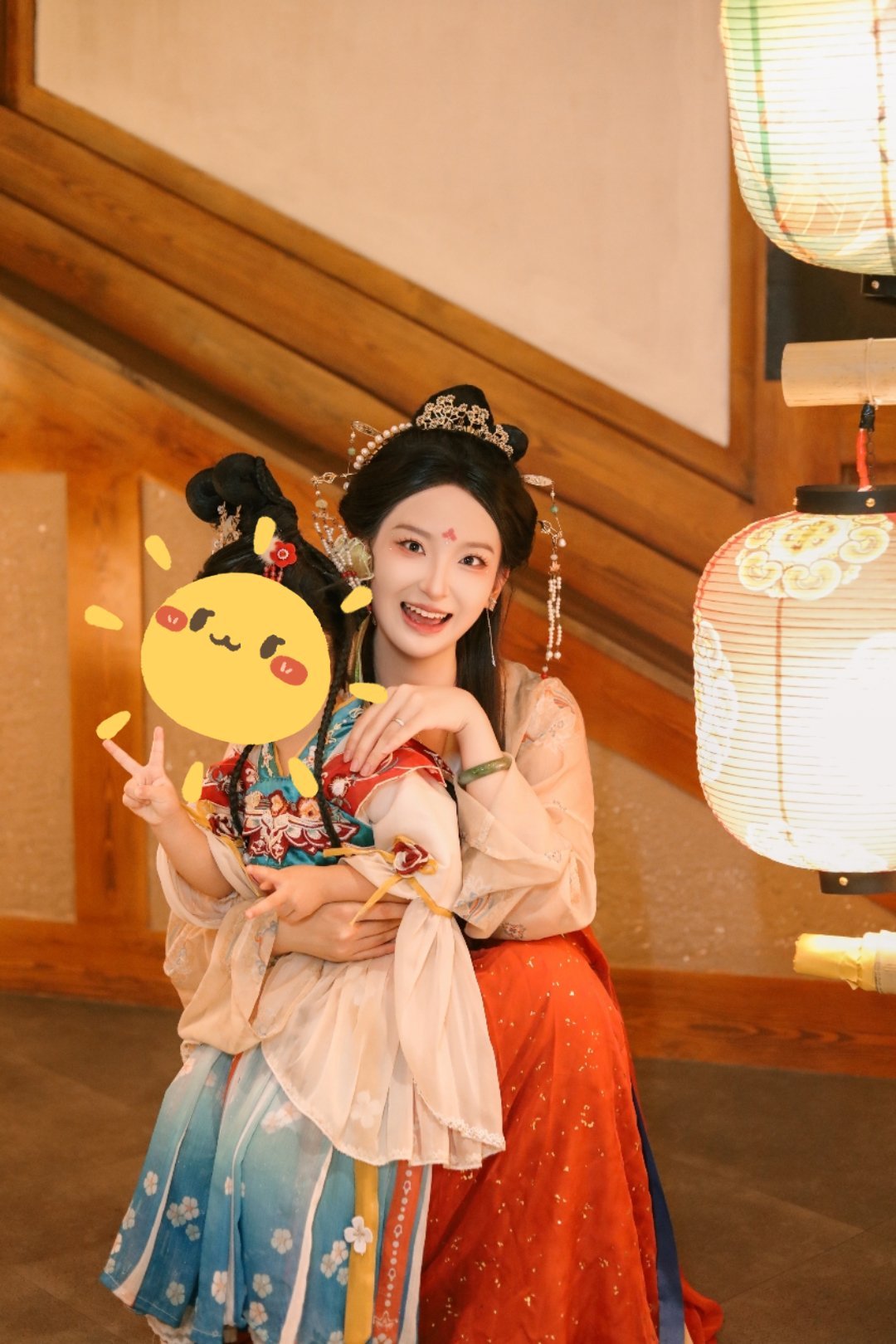 #日落大道120号[超话]#抓到一个小孩拍合影[照相机]  ​​​