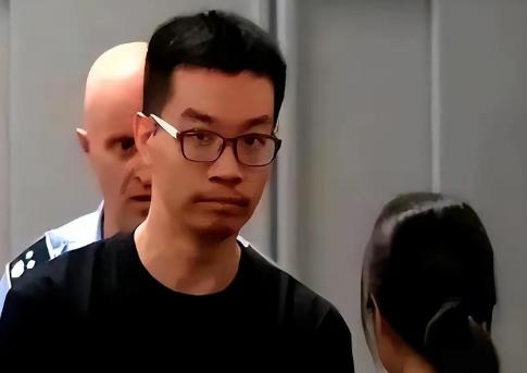 拒绝引渡！
意大利听证会上，

法官用意大利语念完美国司法部的引渡请求，翻译刚把