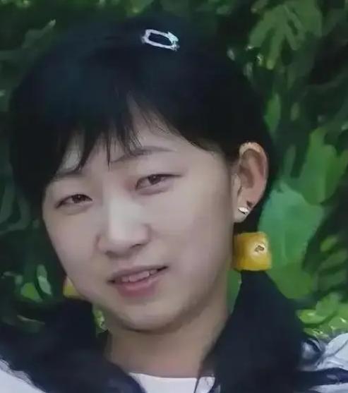 1968年，林碧春在18岁时远嫁47岁非洲总统，成为王妃，婚后备受宠爱。但生下两