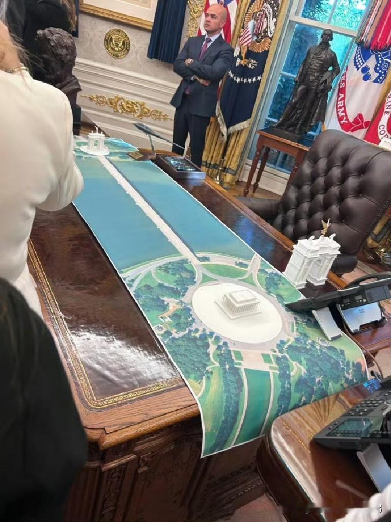 懂王计划在华盛顿建造一座大型凯旋门。
美国媒体说，特朗普总统亲自参与了该项目的设