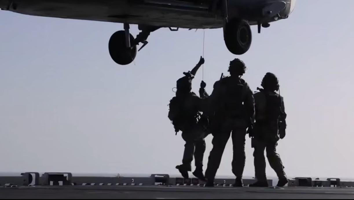 美国中央司令部发表声明："美军正全神贯注、高度警戒、斗志昂扬地执行封锁任务，拦截