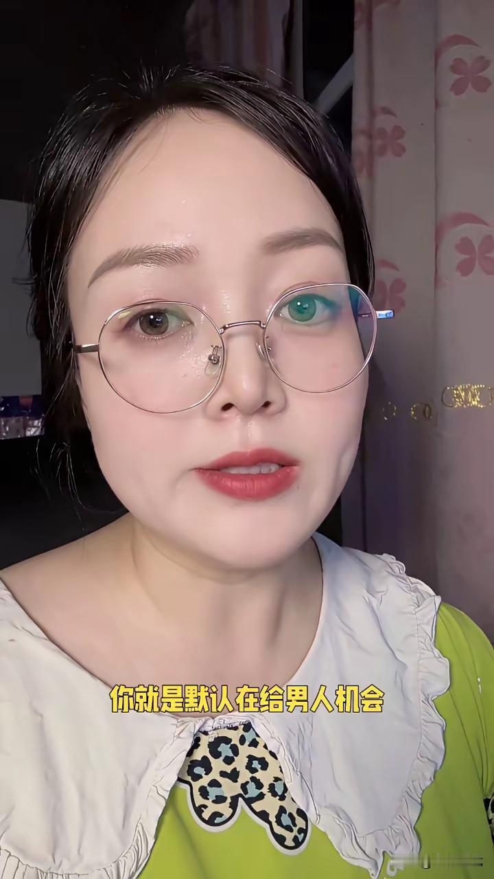 很多男人有事没事总是去找女人聊天，目的再明显不过了：所谓无事献殷勤非奸即盗！
但
