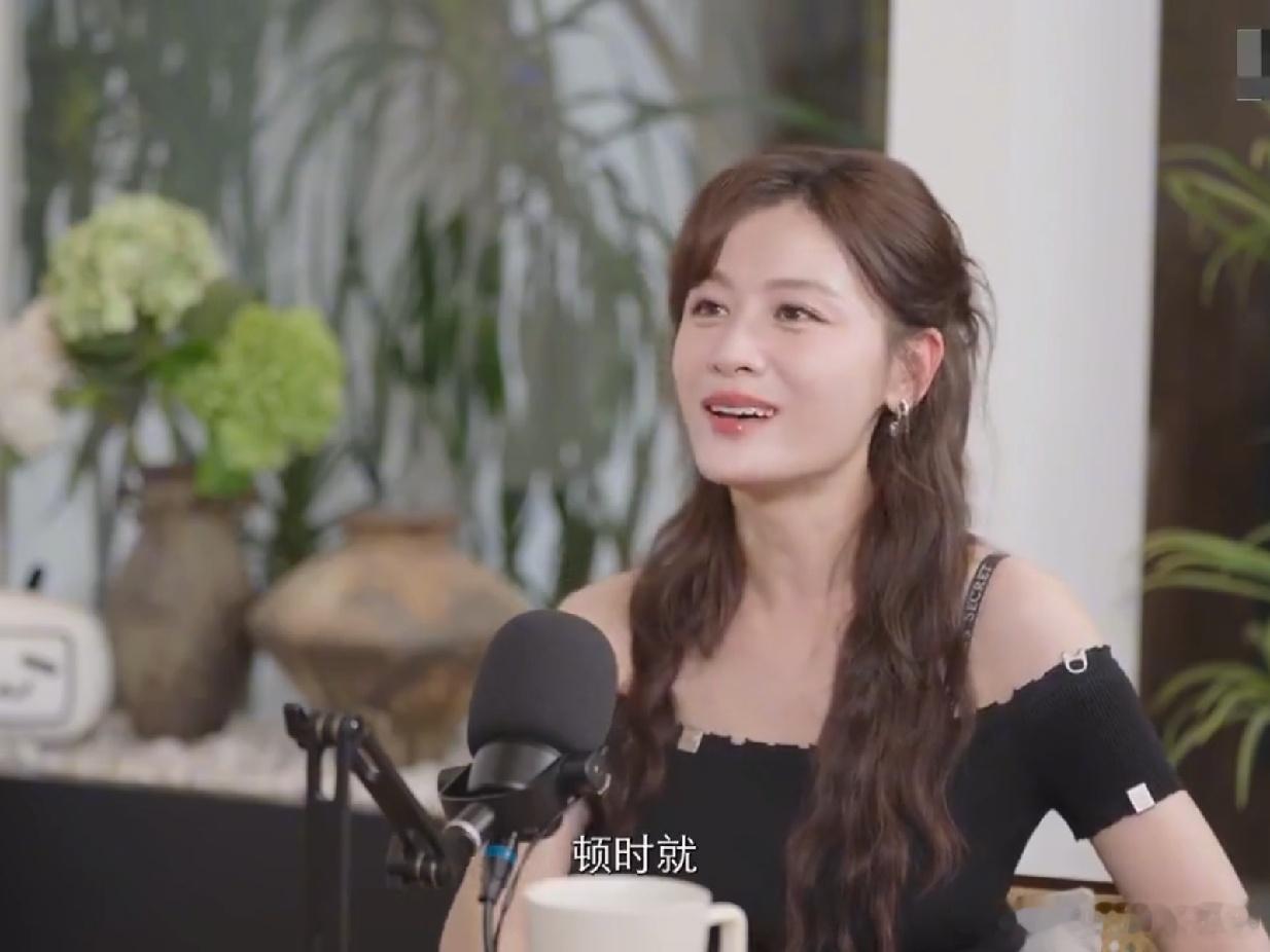 论最犀利和扎心的提问， 还得是自家孩子， 来《浪姐》前， 叶一茜的孩子问了她两个