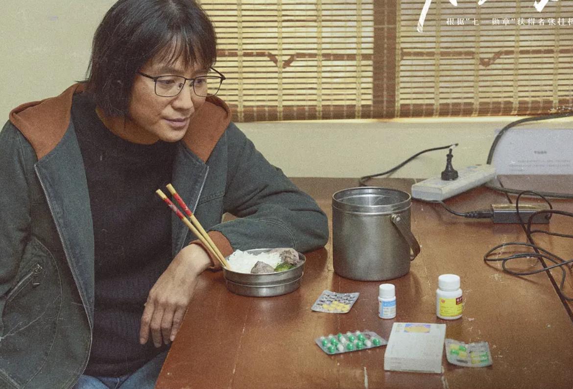 闫妮没拿视后还是有点可惜的。

毕竟她在电视剧《小巷人家》中确实演的相当不错！
