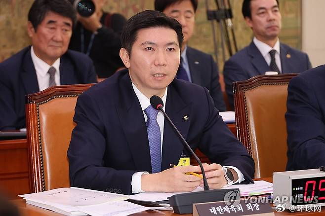 #韩奥委会主席被警方调查##韩奥委会主席涉嫌业务欺诈#【韩媒：韩国奥委会主席柳承