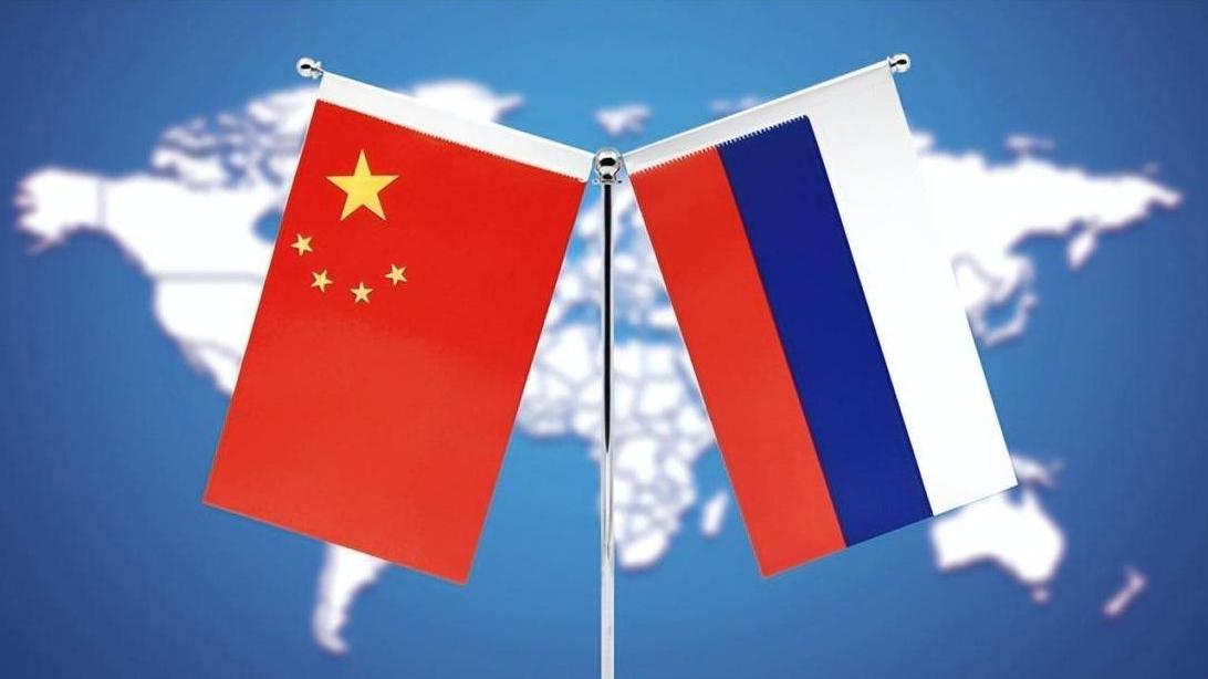 东亚风平浪静，暗流却涌动。

俄罗斯炮火连天，独自硬扛北约。

中国稳坐钓鱼台，