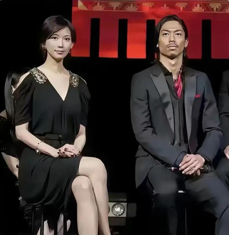 她俩还很有夫妻相，也许就是缘分天注定。