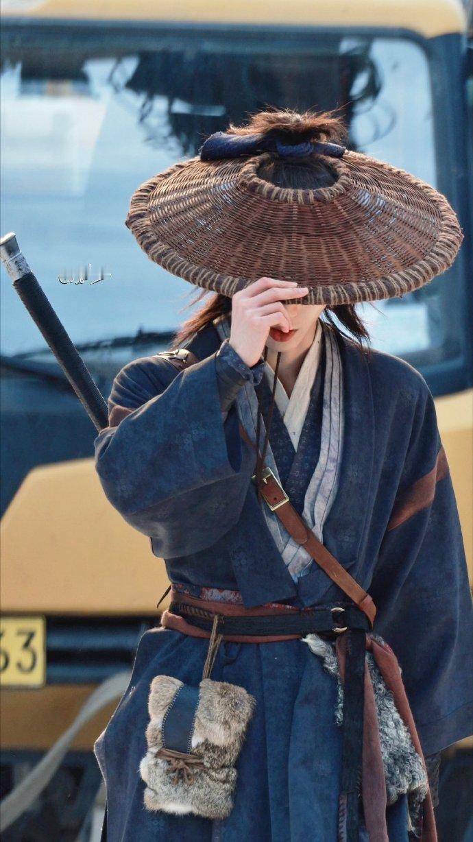 张凌赫萧厉江湖侠客 张凌赫萧厉布衣斗笠草莽气 张凌赫萧厉布衣斗笠草莽气，张凌赫萧