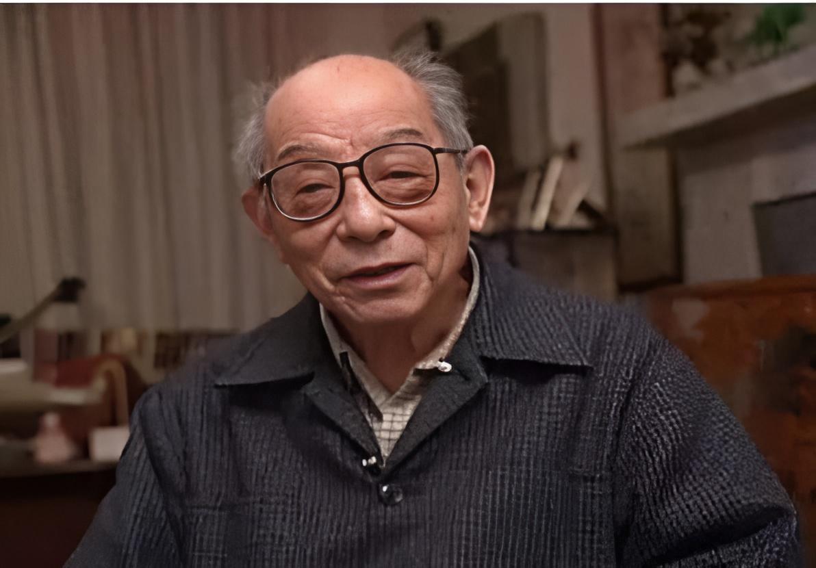 1975年蒋介石葬礼上，所有人都沉浸在悲伤之中时，一位老人的到来，却让现场氛围发