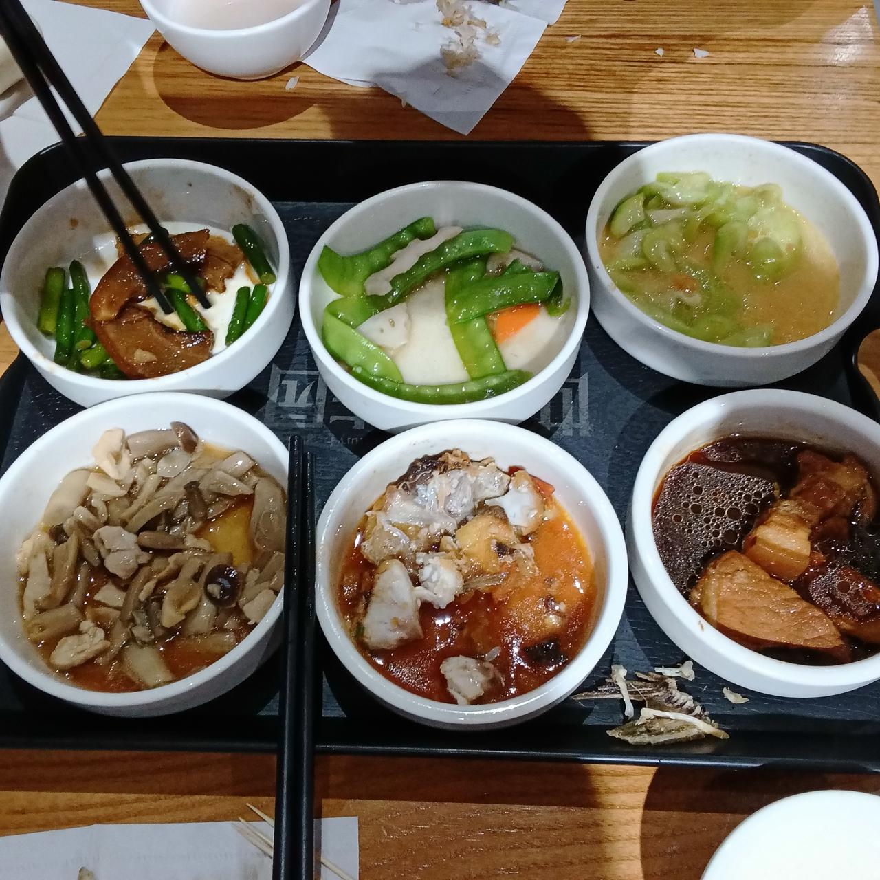 今天中午的小碗菜
吃的还算温暖。

今天在朋友的帮助下，我们在坡月村上的世纪养生