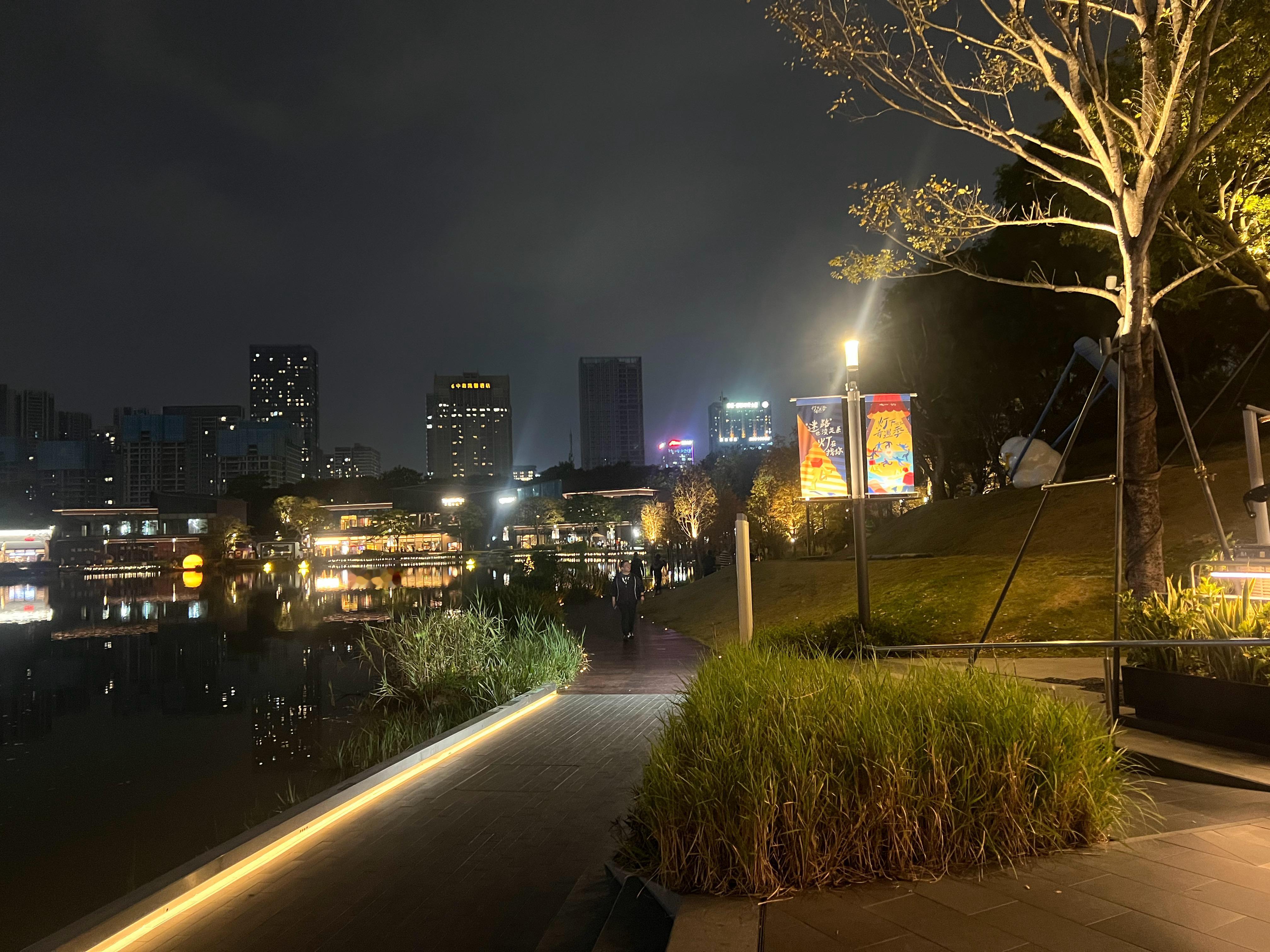 在匆匆的时光里做一个慢慢舒展的人慢起、慢食、慢慢在路上观日出日落，云卷云舒看花开