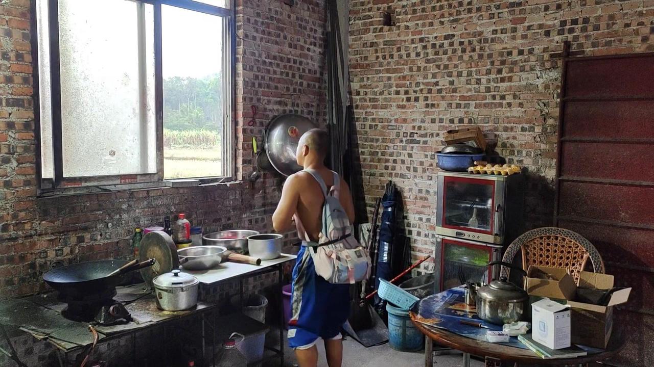 早知道空腹运动还是要搞起来啊，今天依然背这个二十斤的书包坚持运动。原始体重158