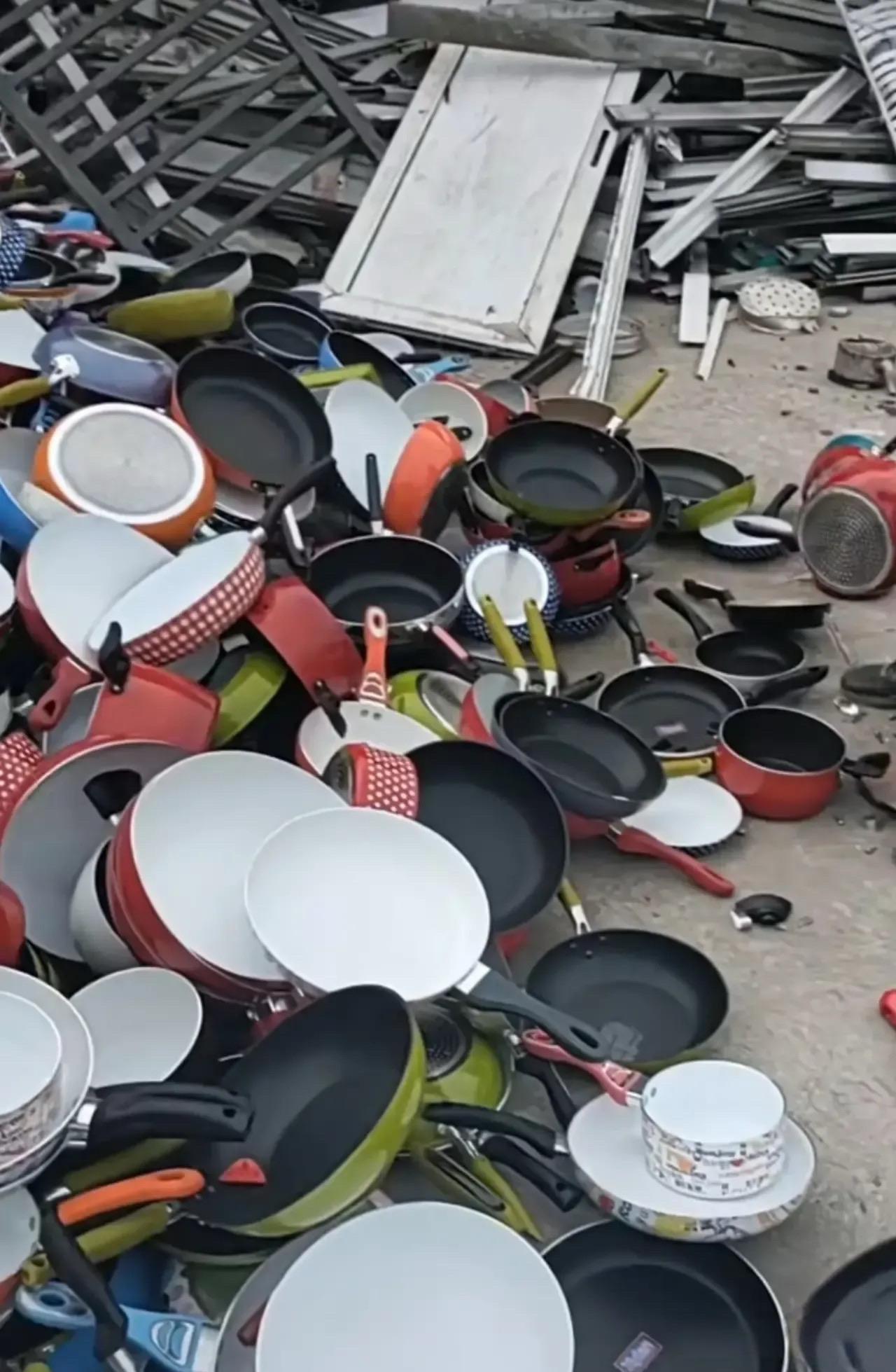 收了一堆两元店的东西