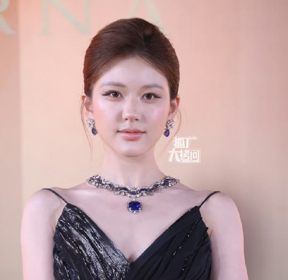 刘亦菲和赵露思谁和宝格丽更匹配 ​​​