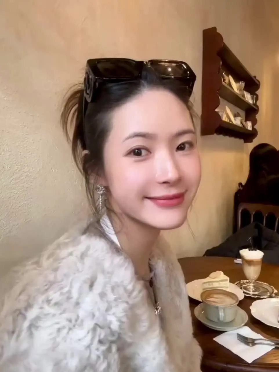 喜欢的东西依旧喜欢 但不执着于拥有 尊重缘分懂得释怀.