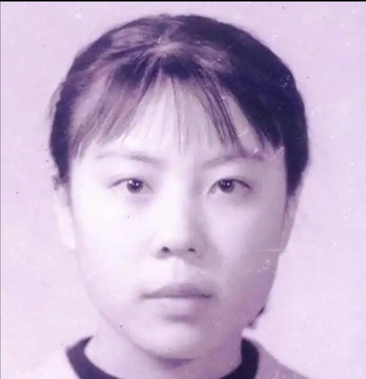 清华女生中毒三十年，警方早就说清是投毒，可案子还是没破。
2025年8月12日，