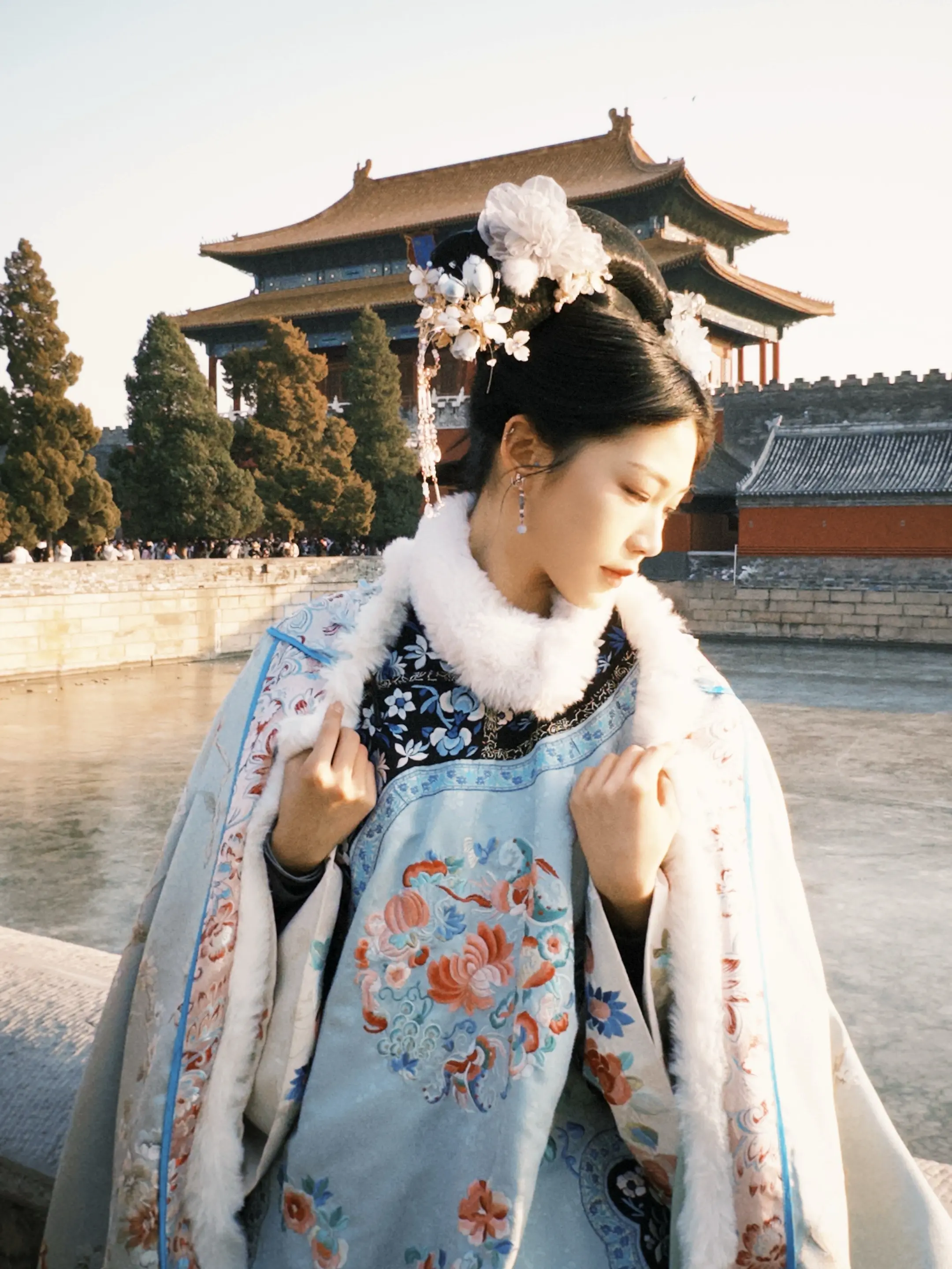 “到底是因为有我，历史才如此，还是因为历史如此，才有我的故事。”