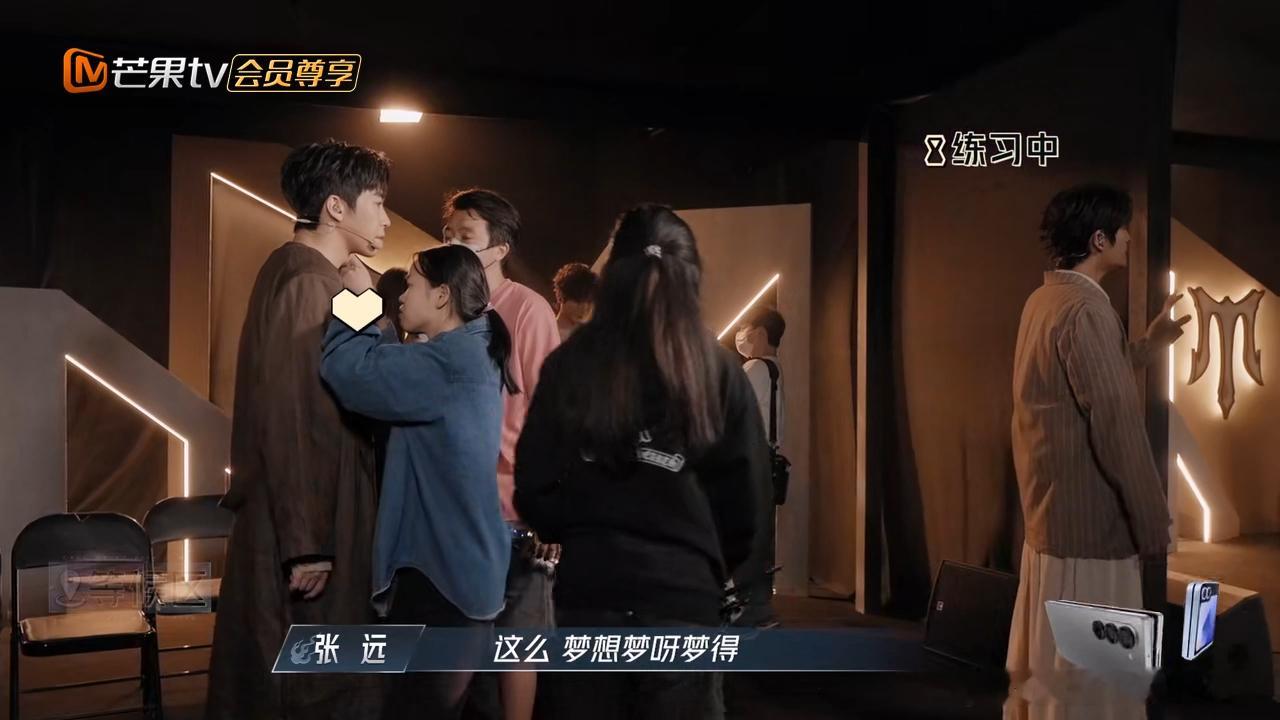 #张远王栎鑫披哥金曲串烧##披荆斩棘#张远、王栎鑫披荆斩棘后台K歌，随便一唱咋都