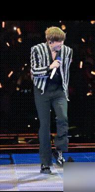 你敢信？早年大伙骂张杰县城开业风，现在80秒抢光他12.1万张鸟巢票！
160