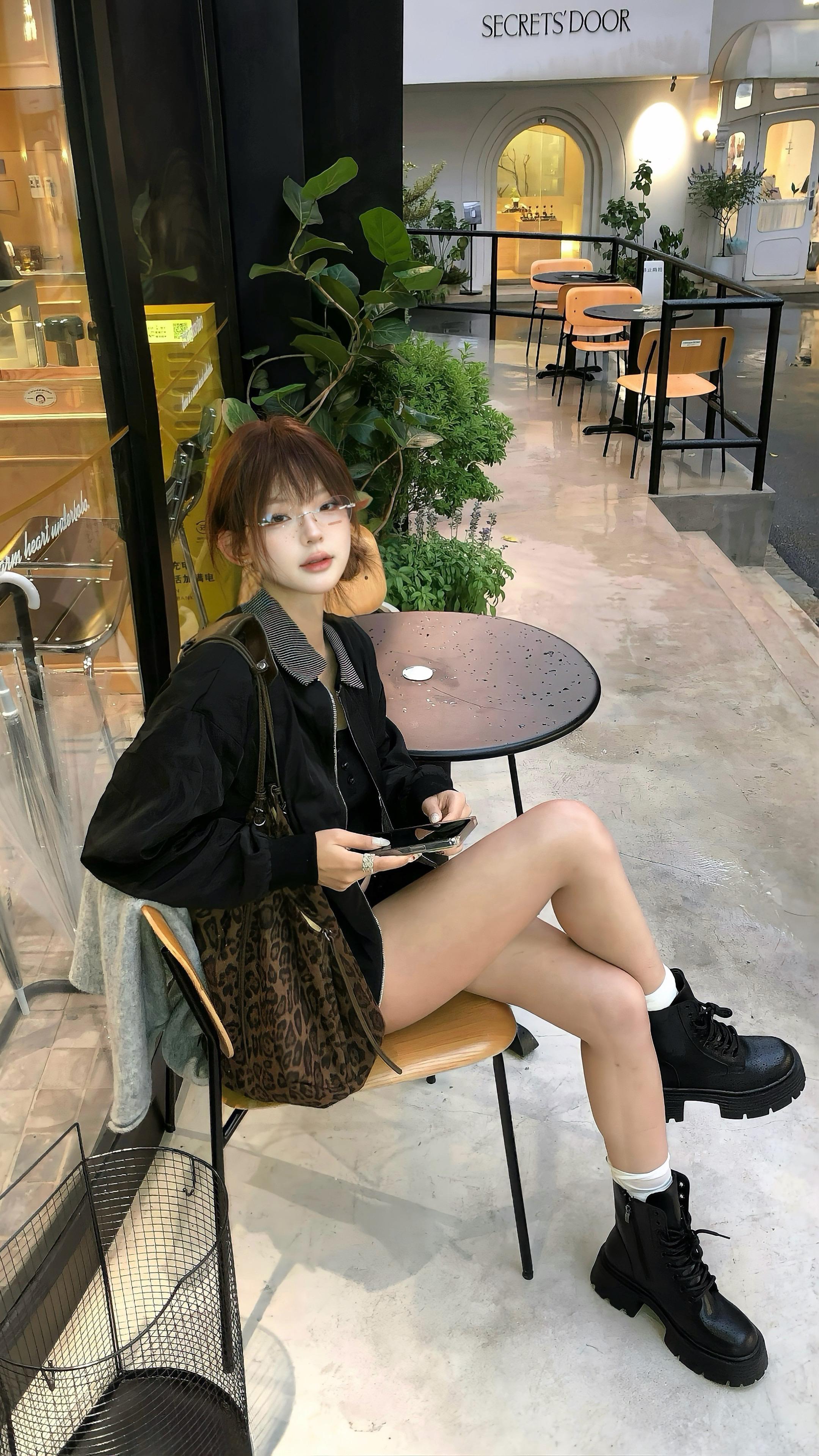 我被市井煮沸 但我依然平静