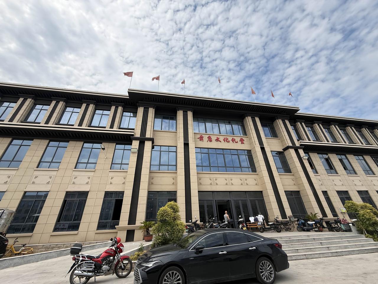 今天浙江京昆剧团沙老师亲自开车接我到金华义乌前店村参加传统文化交流节活动晚上回杭