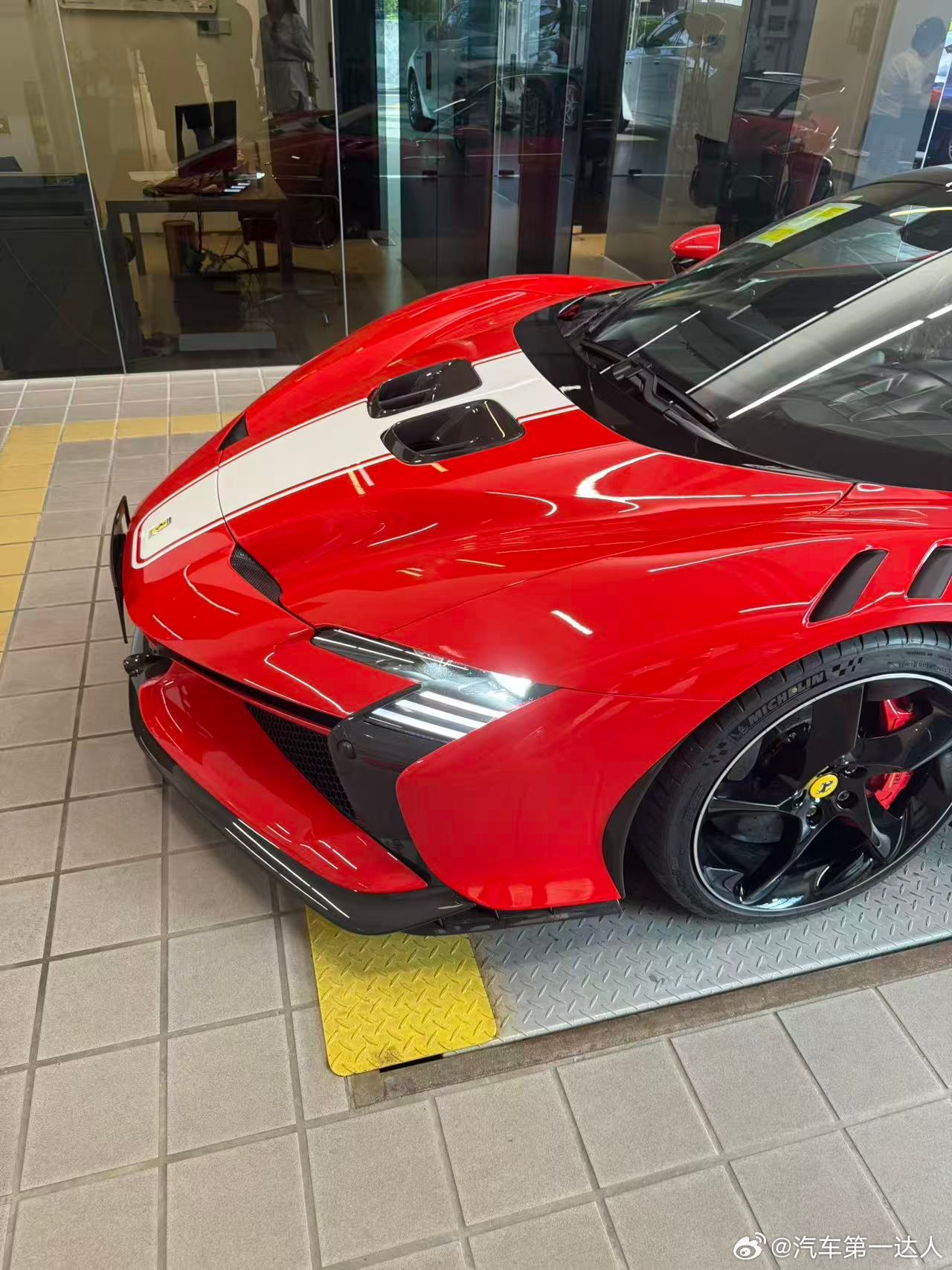 法拉利SF90XX Tailor Made、原厂Ferrari拉花油漆、选配21