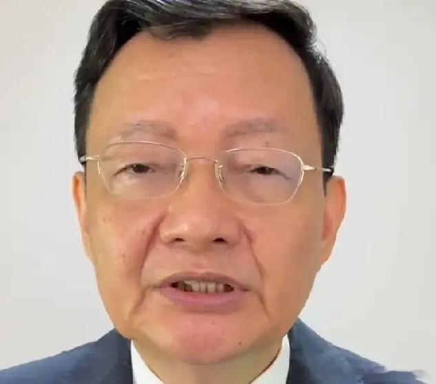 李大霄称，A股调整无需恐慌，投资者大可从容应对。他始终坚持，行情的核心影响因素要