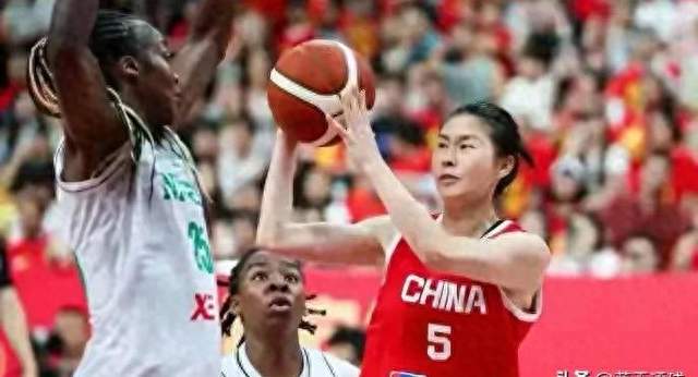 女篮世界杯生死战！韩旭张子宇三招帮中国队翻盘捷克