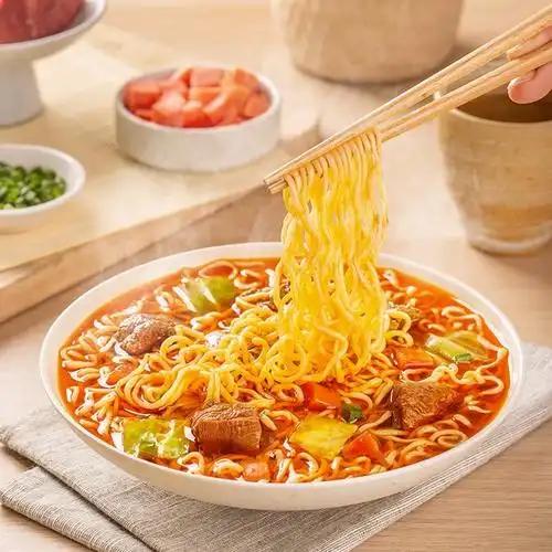 要论抄，他称第二，没人敢称第一。
他不仅抄口味、抄名字、抄包装，狠起来连营销方案