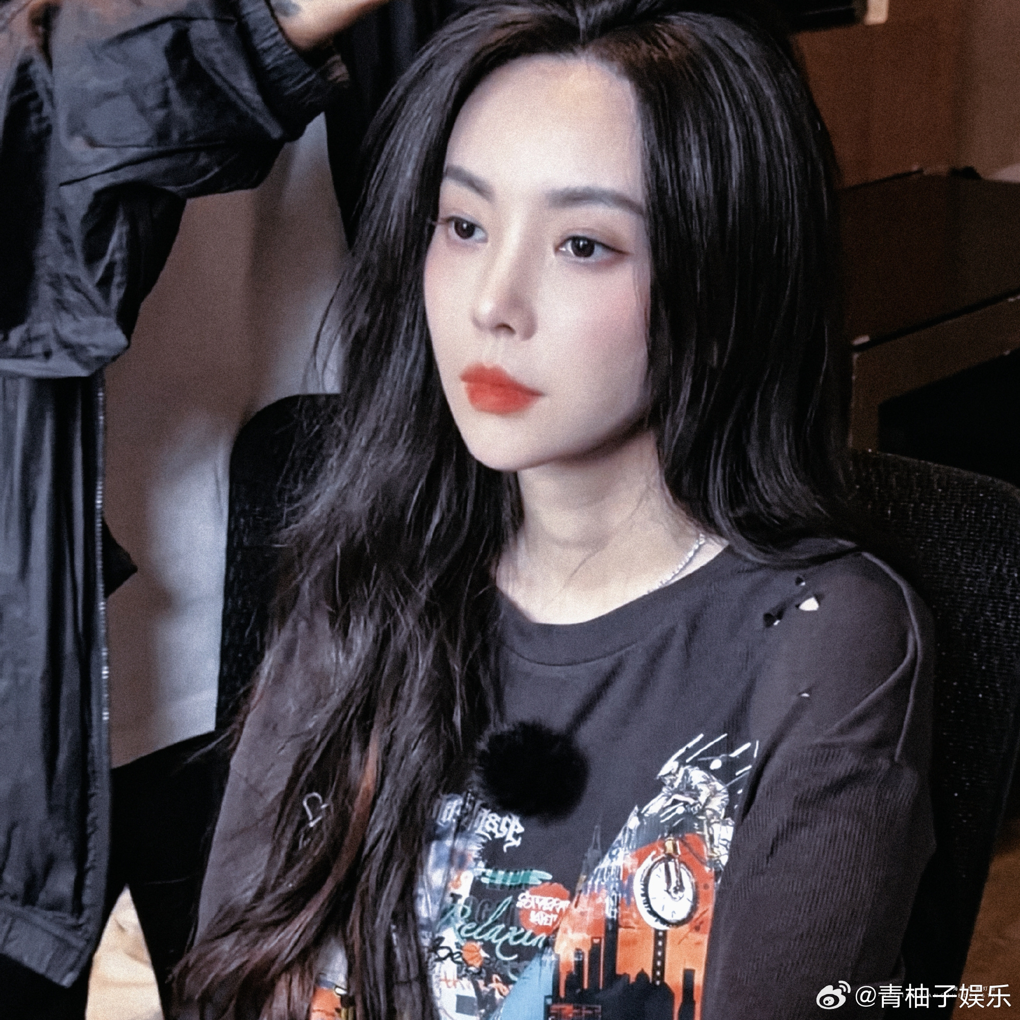 被于文文这张洋娃娃脸硬控了于文文娃娃脸留了六年的温柔长发，配上精致洋娃娃长相，外