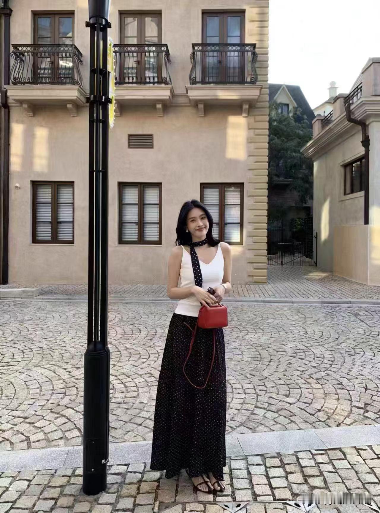 五一的清晨，春风拂面，阳光正好，把假期的快乐拉满，出发去拥抱美好的一天！