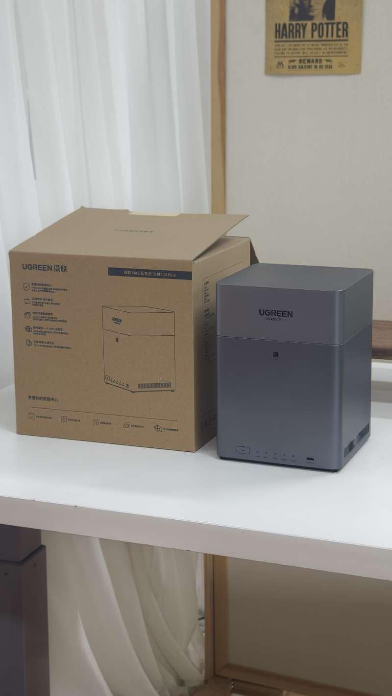 刚把绿联 DH4300 Plus从快递站拿回家现在迫不及待就开箱啦！这小家伙，4