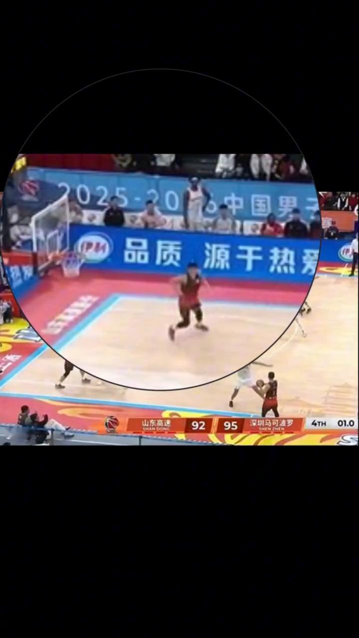 战术刚开始并没有问题，陈林坚比较吸引防守并带走防守人。防守最后时的张旭有机会穿插