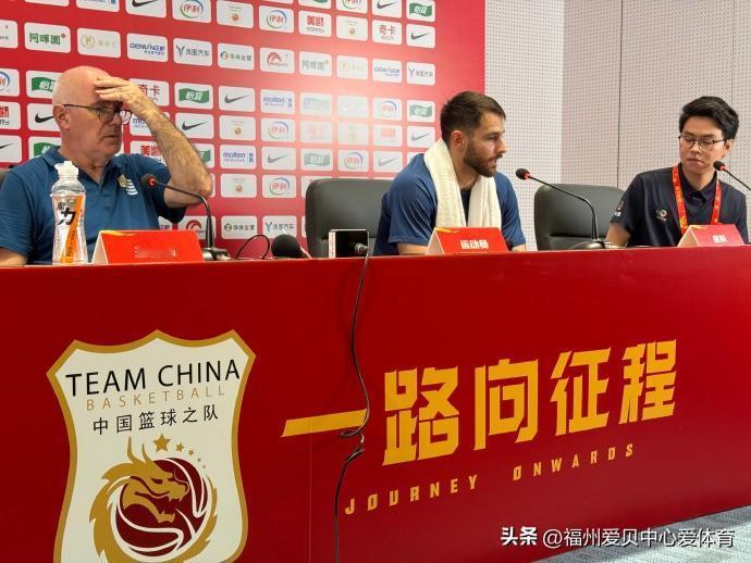 中国男篮在8月15日的热身赛中以72-91不敌乌拉圭，遭遇19分惨败。
赛后，乌
