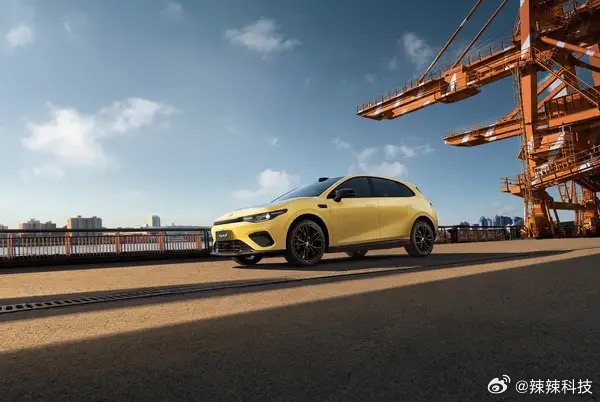 汽车[超话]  零跑Lafa 5运动轿跑开启预售 10.58万元起 配激光雷达 