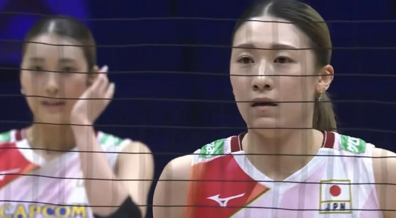 随着日本女排意外爆冷，
大比分1：3不敌泰国女排，
不但无缘决赛，
还丢失了一直