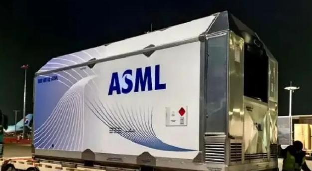 全球光刻机巨头荷兰ASML宣布，已经与印度的塔塔集团牵手，签署合作备忘录，将在印