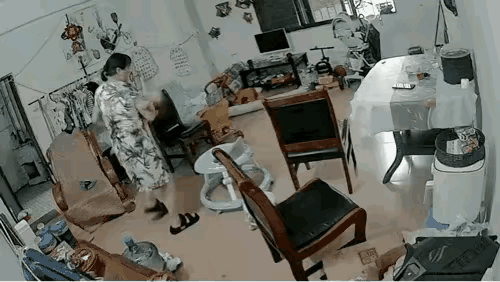 这是看孩子吗？
太不负责任了吧？纯图财害命谋害圣灵，也太无知加糊涂了，不想看明说