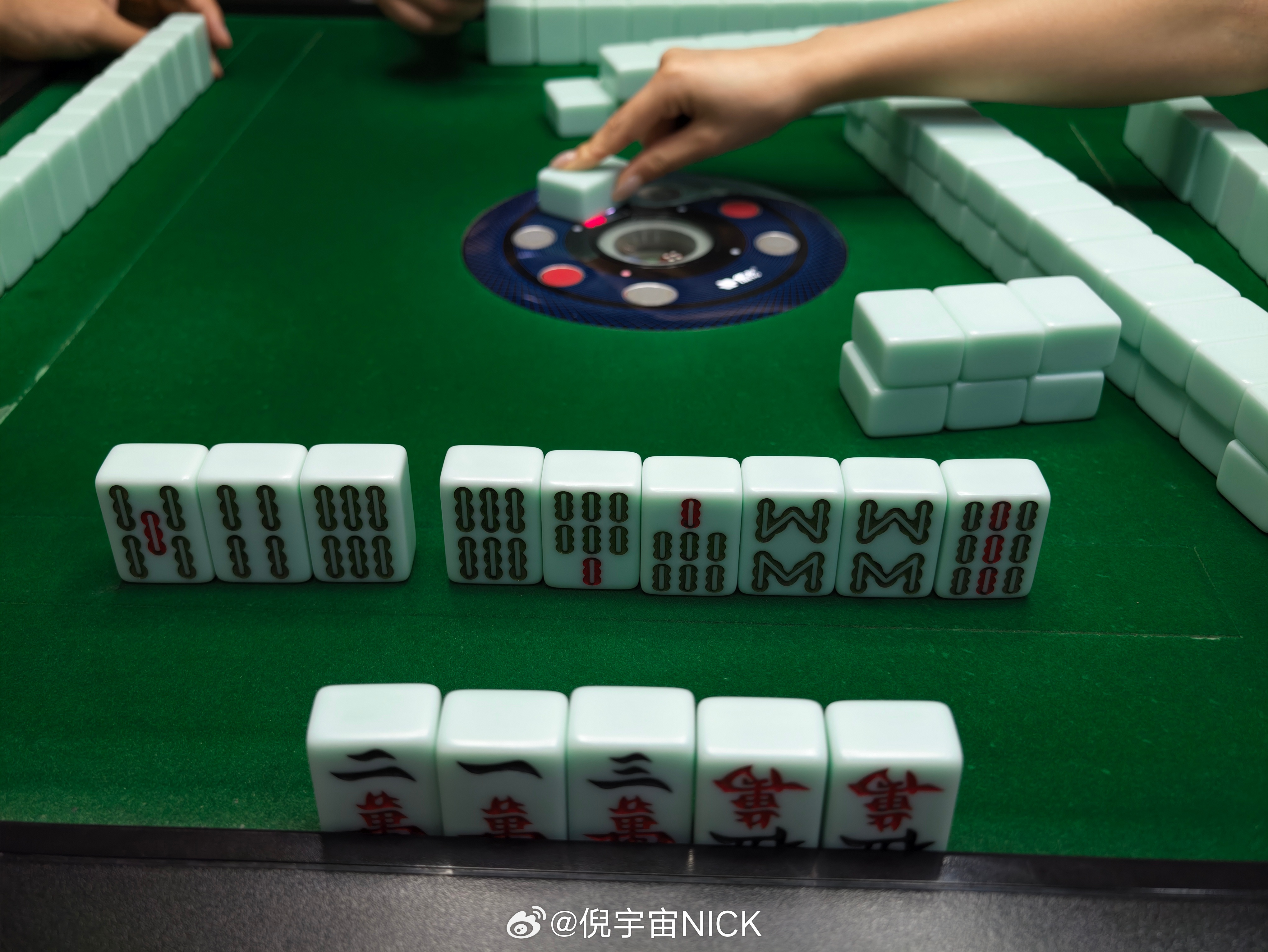 记录一下  有人懂吗？  咱就是说 麻将生涯第一次天胡了 嘻嘻嘻 