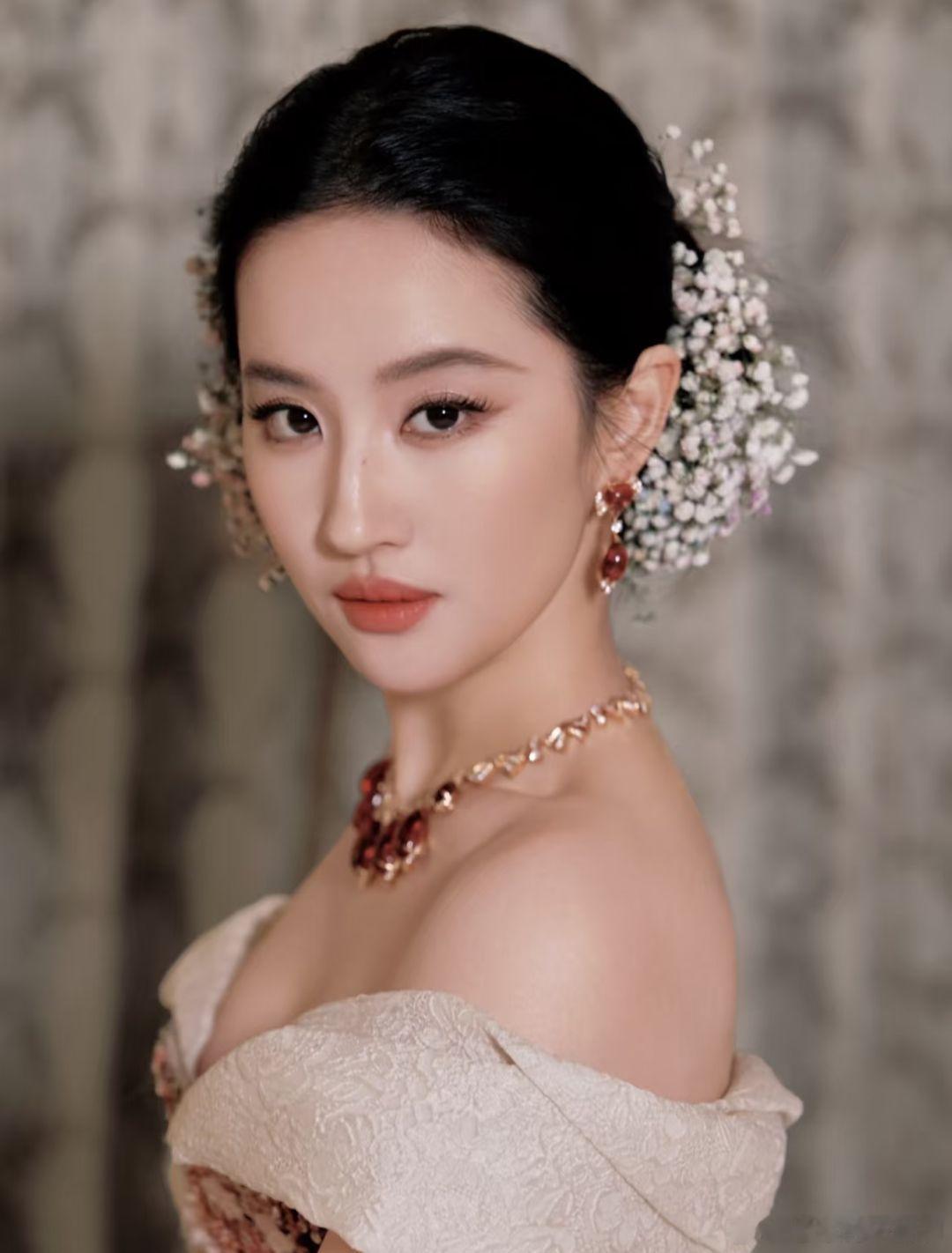 刘亦菲用这样的脸 这样的顶级身材活一天到底是什么感觉 刘亦菲早期刘亦菲‖