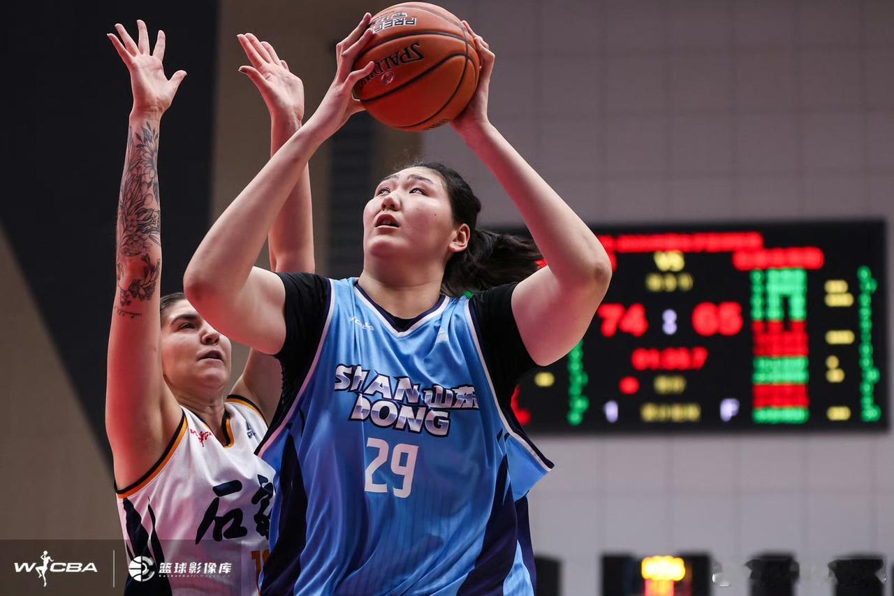 我看昨晚山东女篮大败给山西女篮，然后不少人在网上各种说张子宇哪哪不行！

然而我