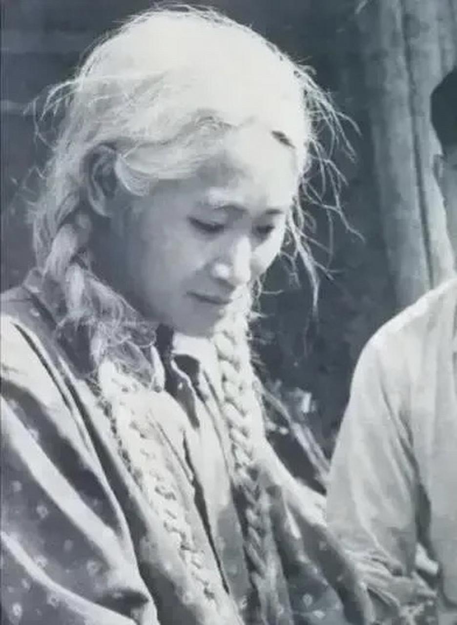 终于理解，地主老财为何一定要得到"白毛女"。下面第一张照片，是白毛女原型罗昌秀3