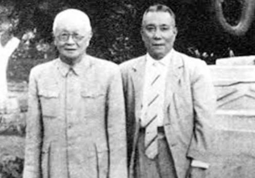 1956年，一名华人记者问周总理：若蒋介石带着台湾回归中国，将如何安置蒋介石等人