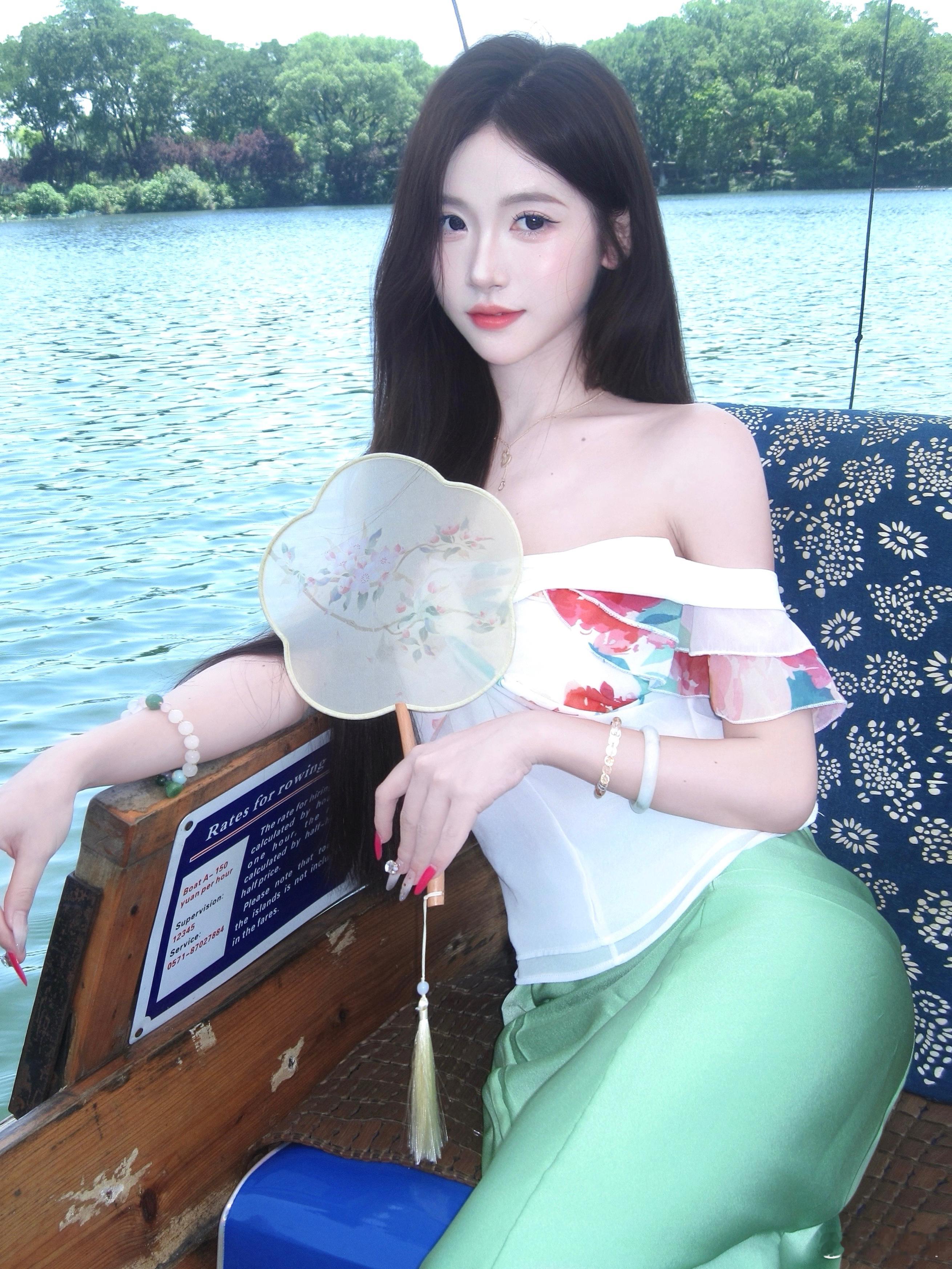 西湖船🍃  ​​​