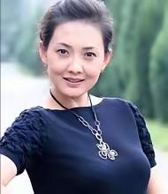 2007年，牛莉生下一女，在一次吵架的过程中，她怒气冲冲地问老公刘亚东：“你比我