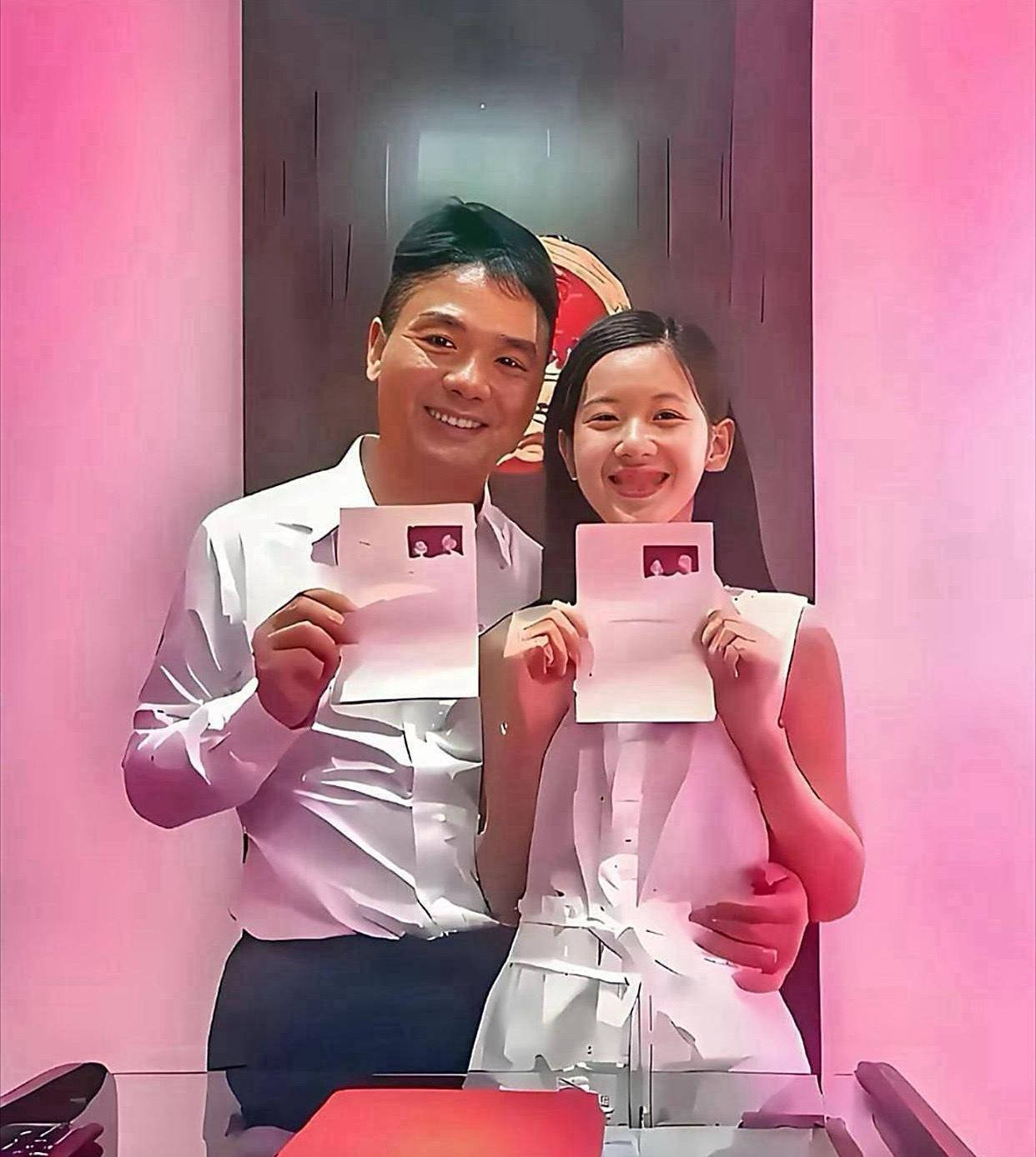 惊呆了！原来当年刘强东41岁领证，章泽天当时才21岁，两人整整差了19岁！清华学